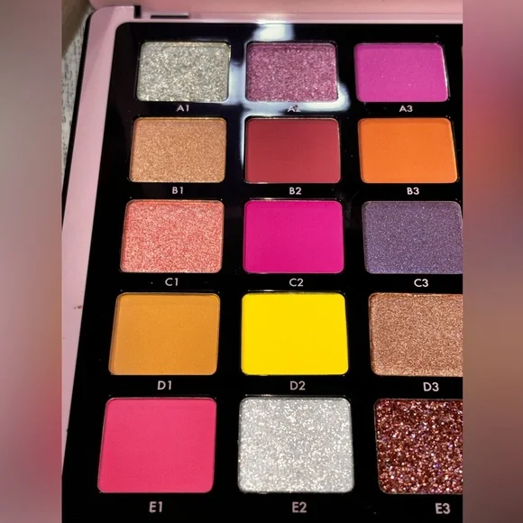 Anastasia Beverly Hills Norvina Volume 4 Face & Body Palette - Picture 3 of 5